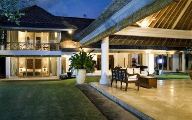 Villa Atas Ombak