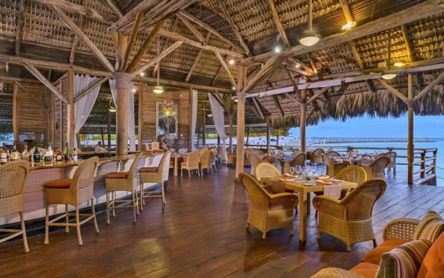 Luxury Villa With Heated Pool Jacuzzi Full Staff
