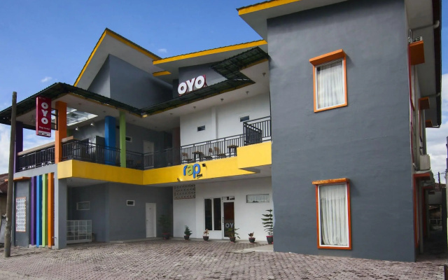 OYO 1095 Rap Hotel — 2-star hotel in Balige