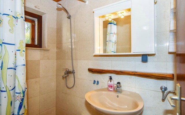 Beautiful Home in Pucisca With 3 Bedrooms, Wifi and Outdoor Swimming Pool