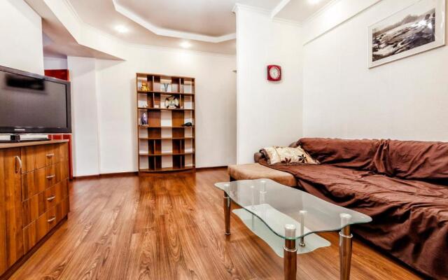 404. Prostornye apartamenty v tsentre