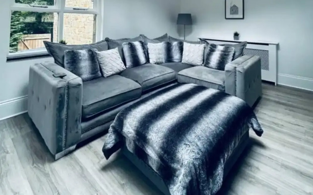 Lodge - Sleeps 18, pet Friendly & Free Parking