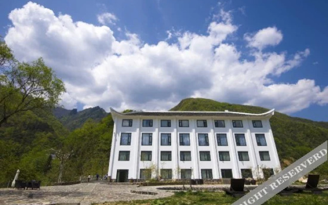 Shennongjia Xiangxiyuan Hotel