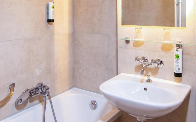 Отель Drake Longchamp Swiss Quality