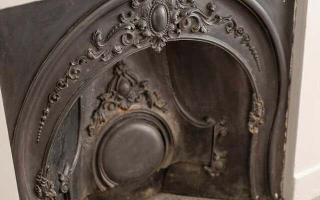 Refined Ground-floor Apt Near Stockbridge Market