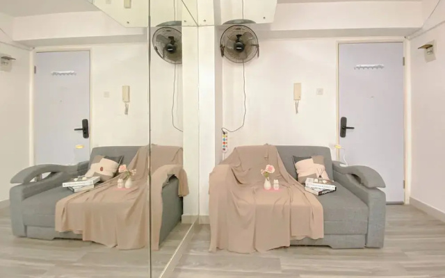 Good Choice And Homey 2Br At Bassura City Apartment