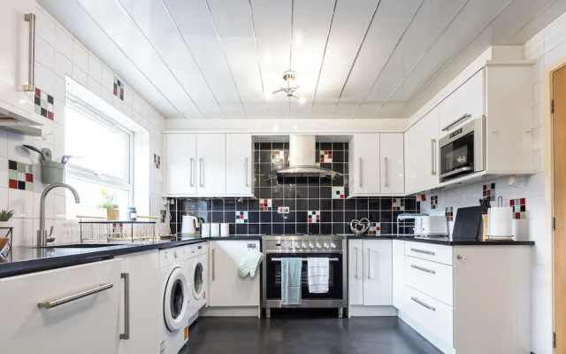 Relaxing 4BR Near City Centre