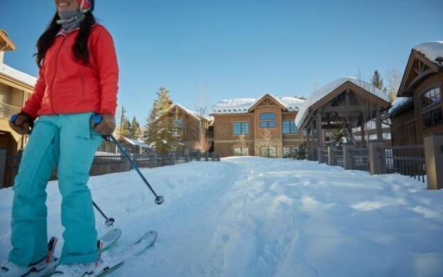 Ski in, Ski out, 2 Bedroom Luxury Residence in Snowmass Village