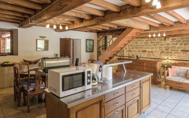 Modern Villa in Serilhac with Private Pool