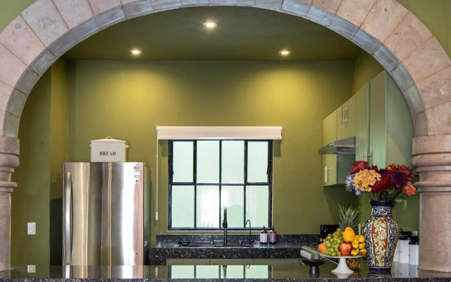 Vibrant 3Bed Villa - A Deco Retreat