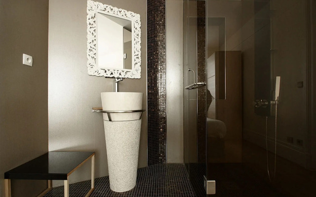 Bridgestreet Champs Elysees