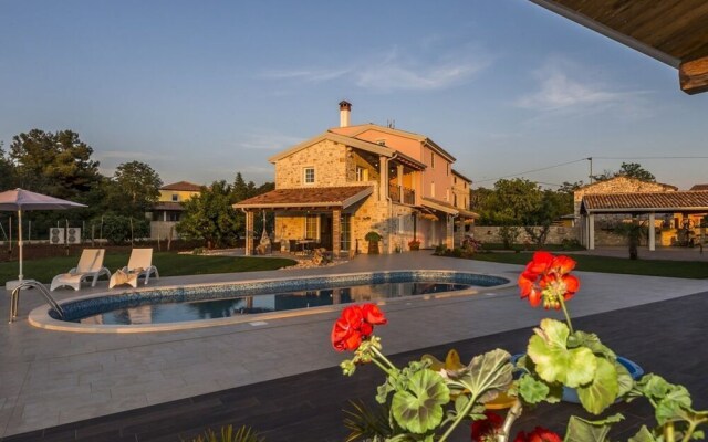 Luxury Villa Lemaliante