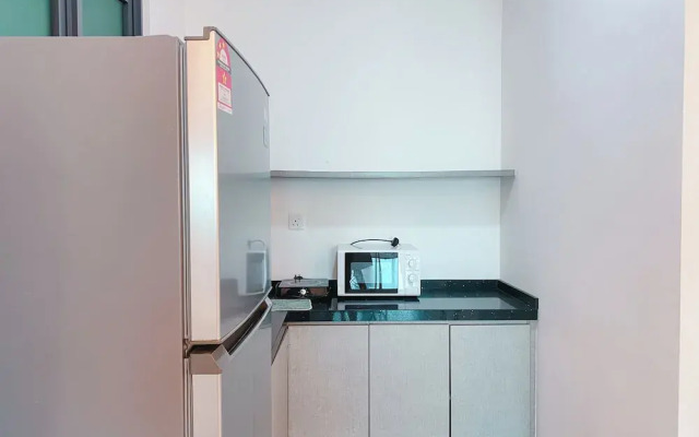 Comfy 3-Bedrooms Apartment at Meritus Residensi
