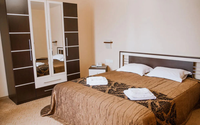 Отель «Явир»