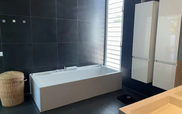 Luxury 4 bed Villa - Private Pool - Sleeps 8