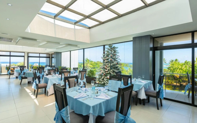 Skylight Suites Restaurant Bar