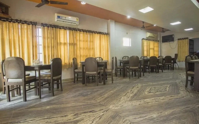 Sudhriti Hotel By OYO Rooms