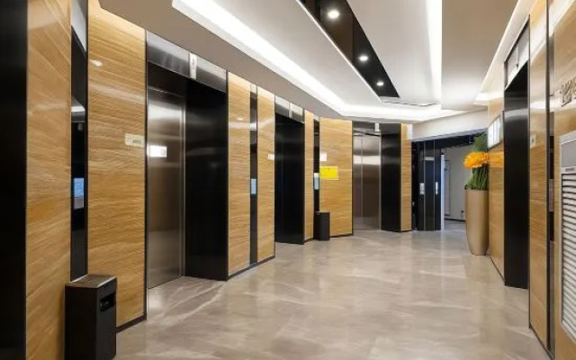 Green lemon tree International Apartment