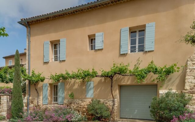 Secluded Holiday Home in Rustrel With Swimming Pool