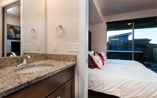 Mountain-View Newpark Terrace Condo by RedAwning