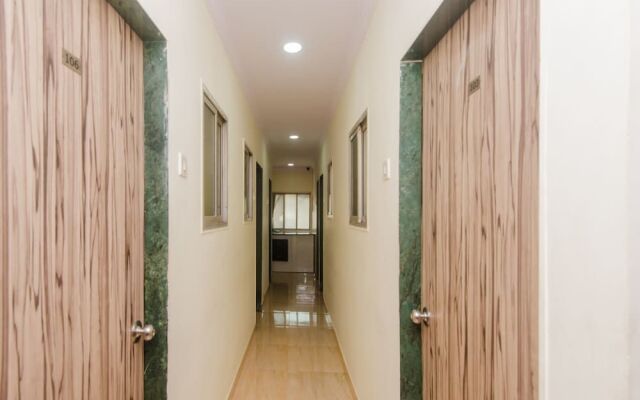 OYO 13471 Hotel HomeStay