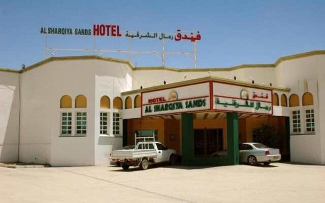 OYO 142 Al Sharqiya Sands Hotel