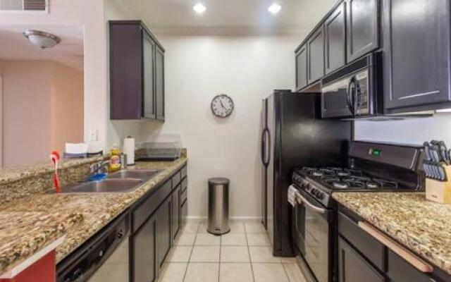 Luxury Apartment Near The Grove