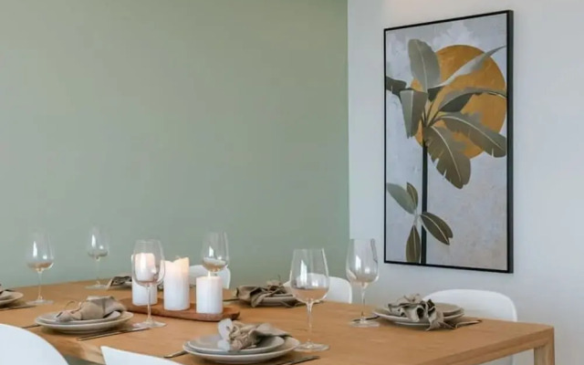 Pleasant Apartment With Frontal sea View