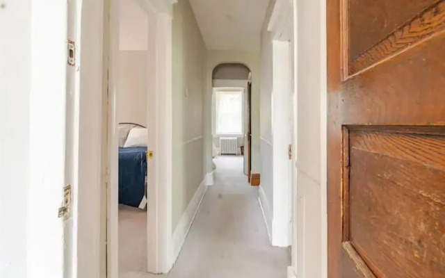 The Carew House Sleeps 10 Fenced 4BR Full Kitchen Steps2 YCP