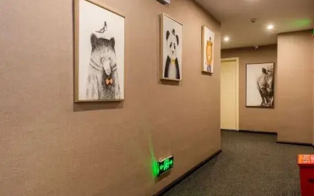 Zhenning Qianyi Hotel