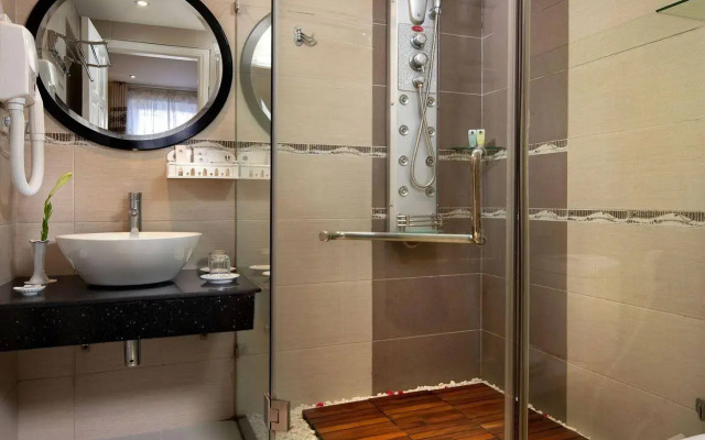Hanoi Golden Moment Hotel
