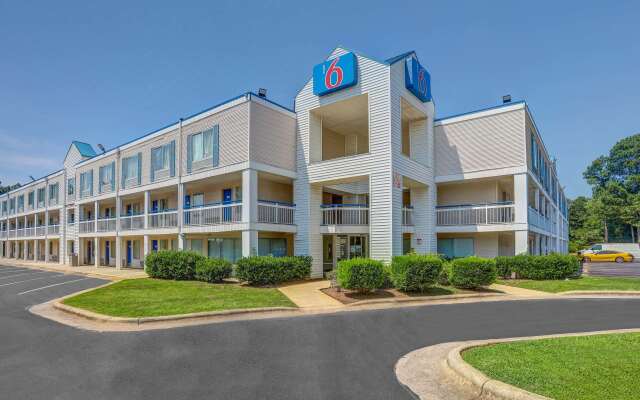 Motel 6 Raleigh, NC - North