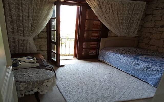 CE018 by Villaofsummer