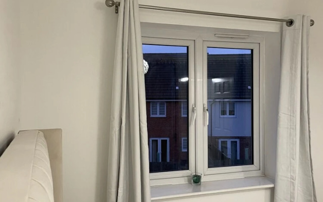 Charming 2-bed Terraced Home in Dartford