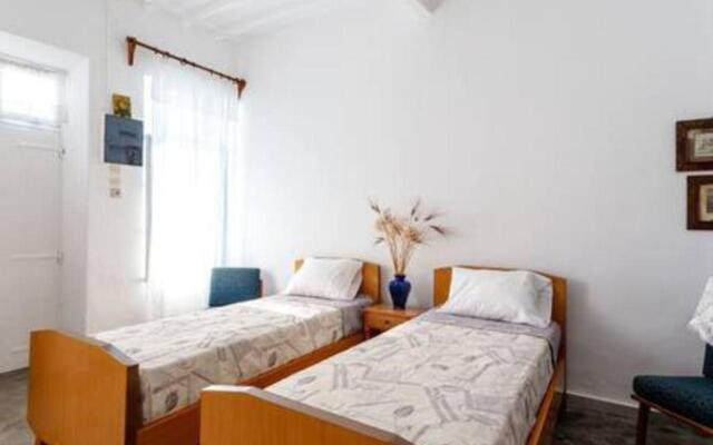 Parikia's Grandma Corner