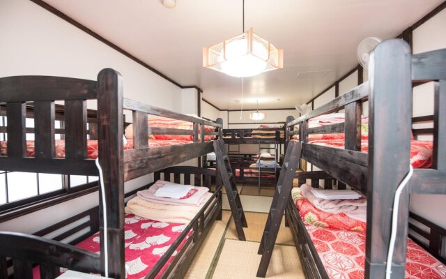 Sansan -Cafe and Bar & Backpackers-