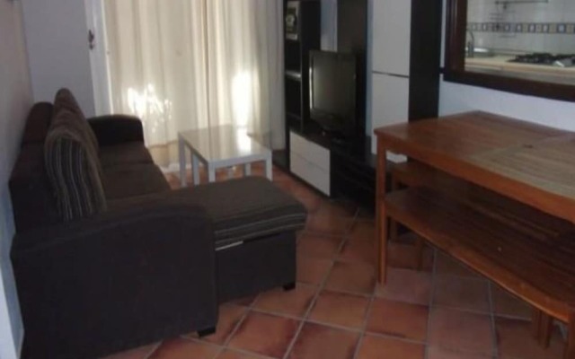 Apartment 2 Bedrooms With Pool 103424