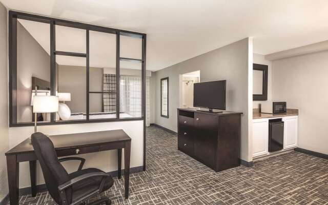 La Quinta Inn & Suites by Wyndham Atlanta Airport South