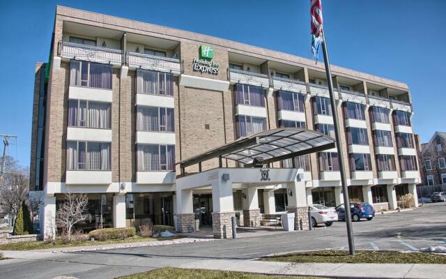 Holiday Inn Express Detroit-Birmingham, an IHG Hotel