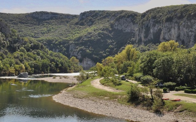 Quaint Villa in Saint-Andre-de-Roquepertuis with Pool