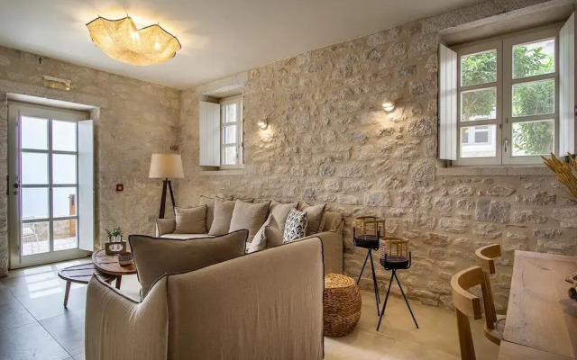 BASSA MAINA Villas & Suites