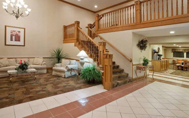 Holiday Inn Express And Suites Napoleon