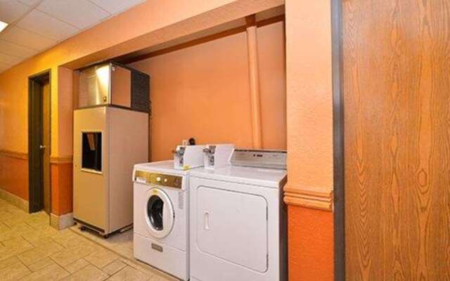 Quality Inn & Suites Grinnell near University