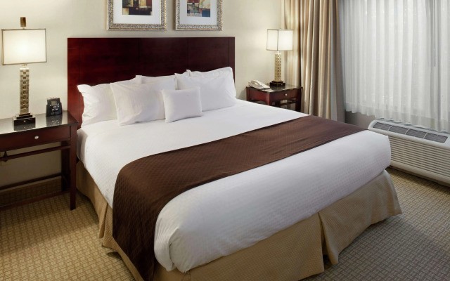 DoubleTree by Hilton Charlotte Airport