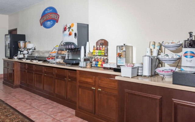 Seasons Inn & Suites Highland