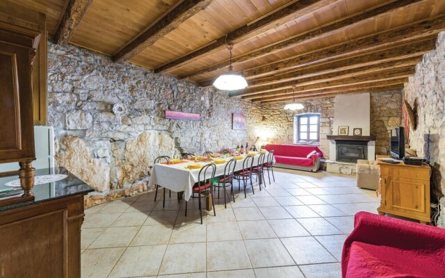 Beautiful Home in Markovac With Wifi and 5 Bedrooms