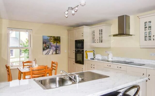 Central Ardara Riverside Apartment