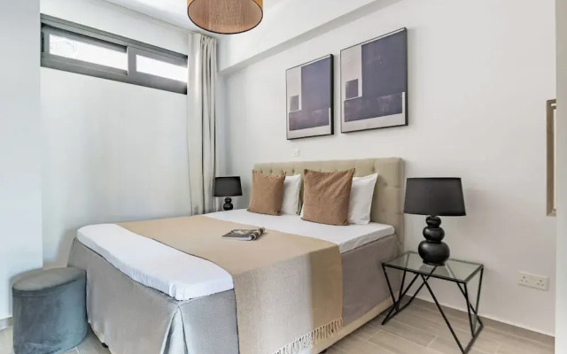 Sanders River Plaza - Neat 2 Bedroom Apt With Balcony