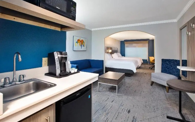 Holiday Inn Express Hotel & Suites Sumter