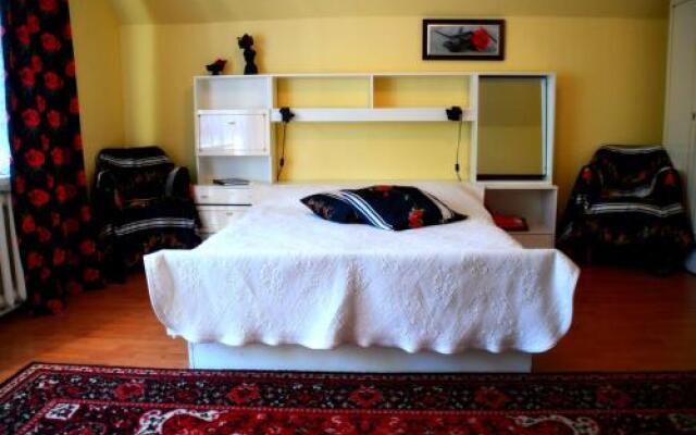Roosi Holiday Home